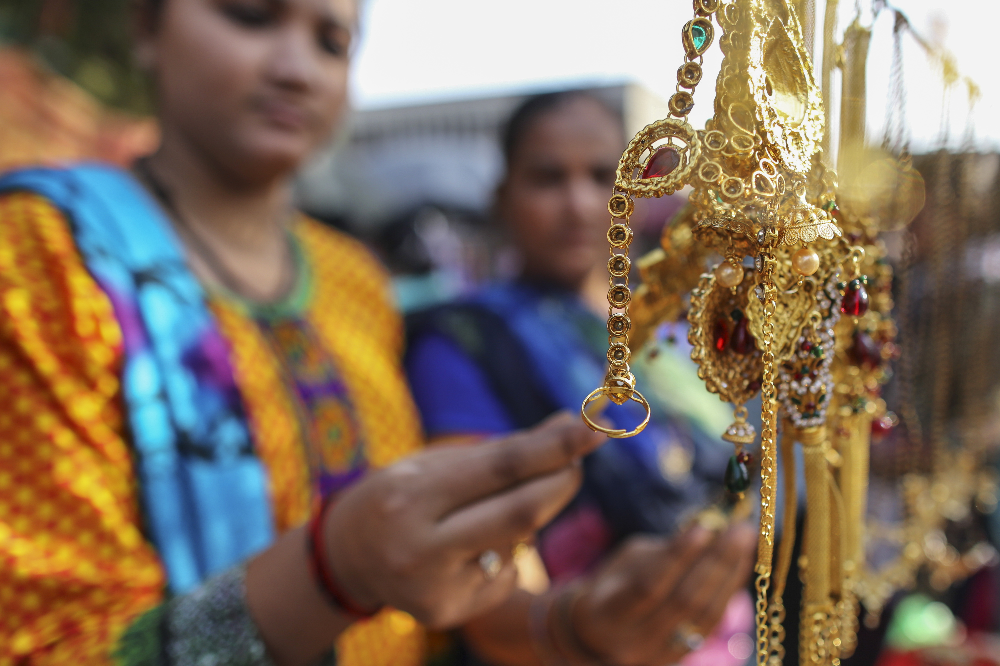 Consumer Confidence, Inflation Expectations Take A Turn For The Worse, Show RBI Surveys